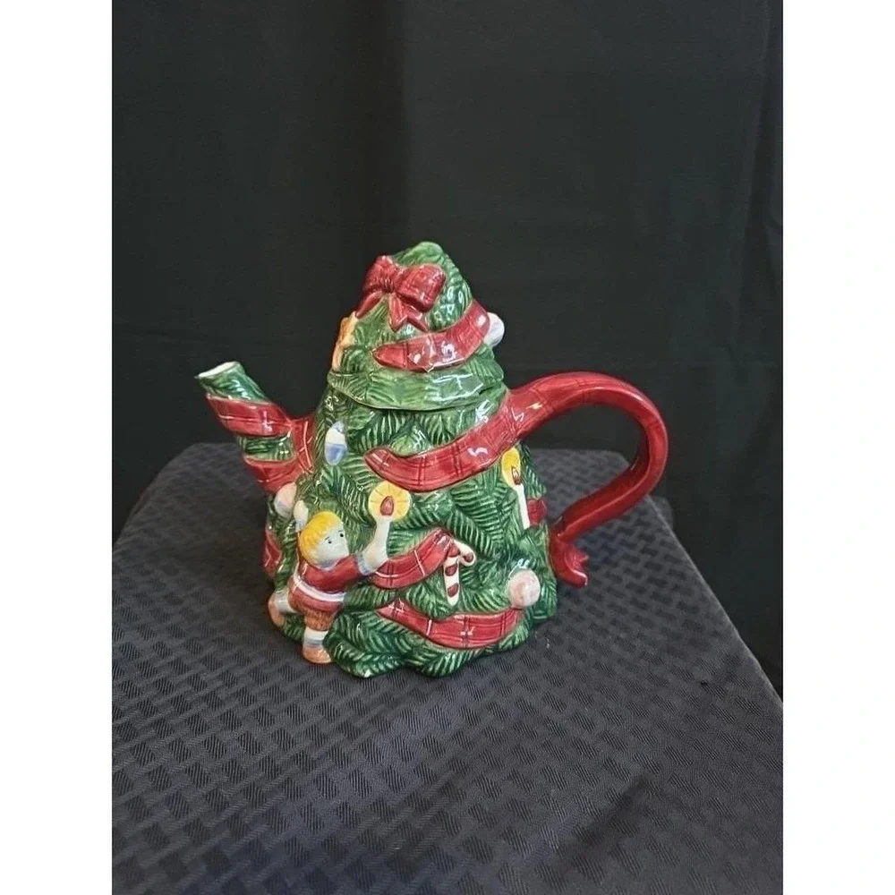 R.H.MACY'S & CO. CHRISTMAS TREE TEAPOT 1994